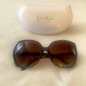 Selling pre-loved Jessica Simpson awesome brown frames.